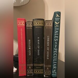 Miss Peregrines Peculiar children Book set